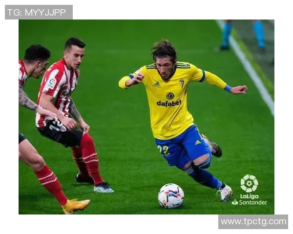 重庆足球队以58分领跑世锦赛积分榜展现强劲实力