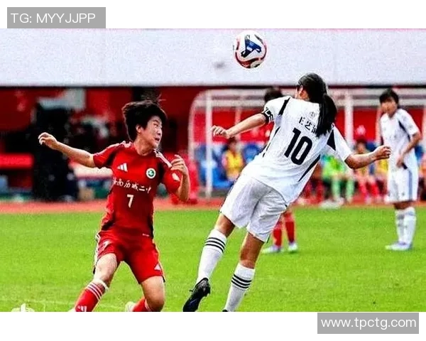 长发扎辫的足球明星们如何在绿茵场上展现个人风格与竞技魅力